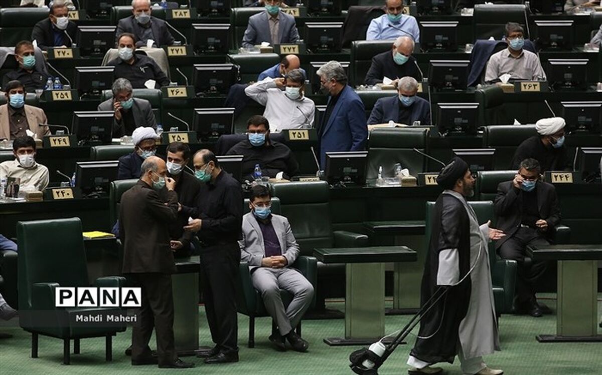 نماینده خمین: اظهاراتی که جنبه قومیتی و نژادی دارد وحدت کلمه را خدشه‌دار می‌کند