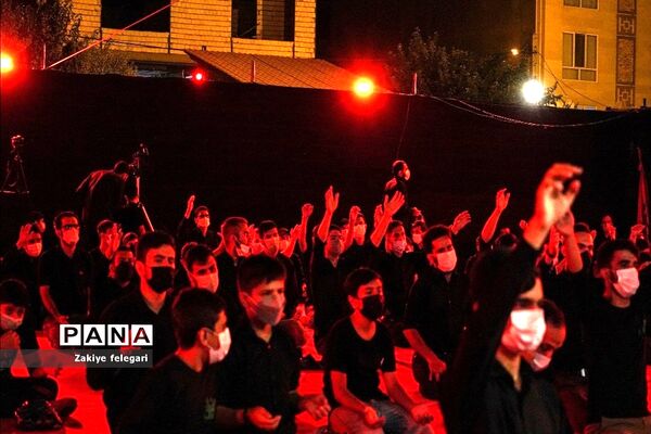 عزاداری هیات نوجوانان مکتب سیدالشهدا در شهرستان بهارستان دو