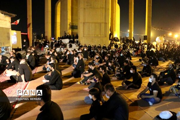 عزاداری شب عاشورا در یادمان شهدای کوه خضر نبی قم