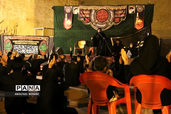 عزاداری شب عاشورا در یادمان شهدای کوه خضر نبی قم