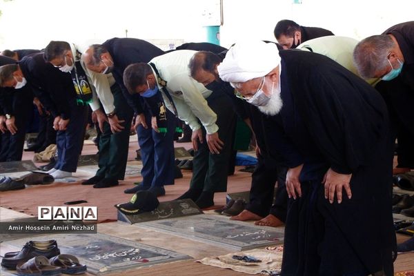 برپایی نماز ظهر عاشورا در یزد