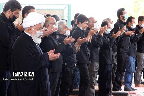 برپایی نماز ظهر عاشورا در یزد
