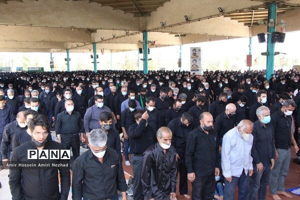 برپایی نماز ظهر عاشورا در یزد