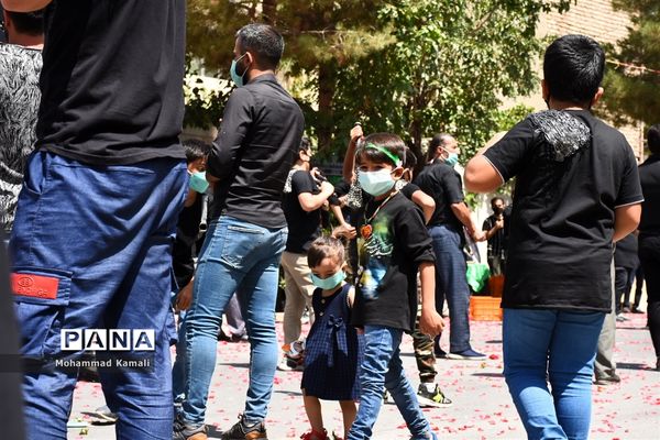 ز کودکی خادم این تبار محترمم