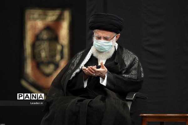 مراسم عزاداری شام غریبان با حضور رهبر انقلاب اسلامی