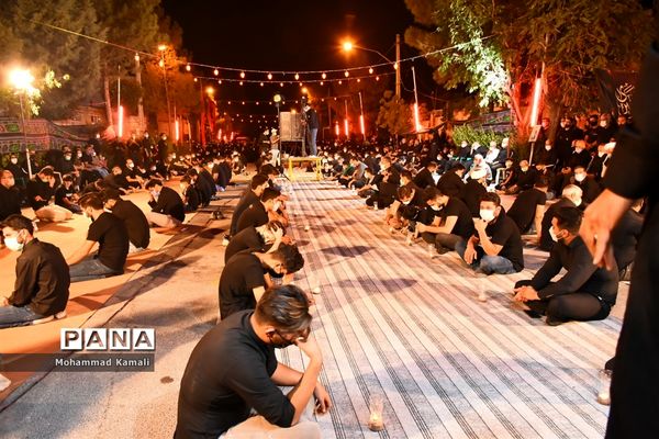 حزن و اندوه عزاداران حسینی در شام غریبان امام حسین (ع)