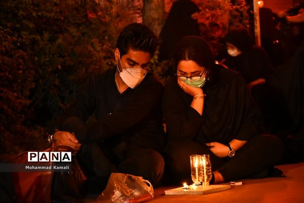 حزن و اندوه عزاداران حسینی در شام غریبان امام حسین (ع)