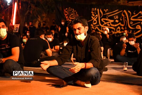 حزن و اندوه عزاداران حسینی در شام غریبان امام حسین (ع)