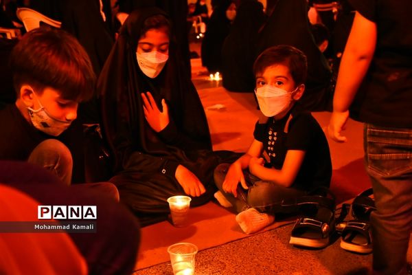 حزن و اندوه عزاداران حسینی در شام غریبان امام حسین (ع)