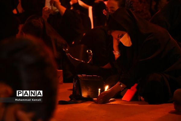 حزن و اندوه عزاداران حسینی در شام غریبان امام حسین (ع)