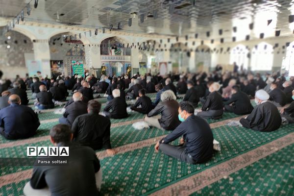 برگزاری نماز جمعه در محل زیارتگاه امامزاده سید حمزه کاشمر