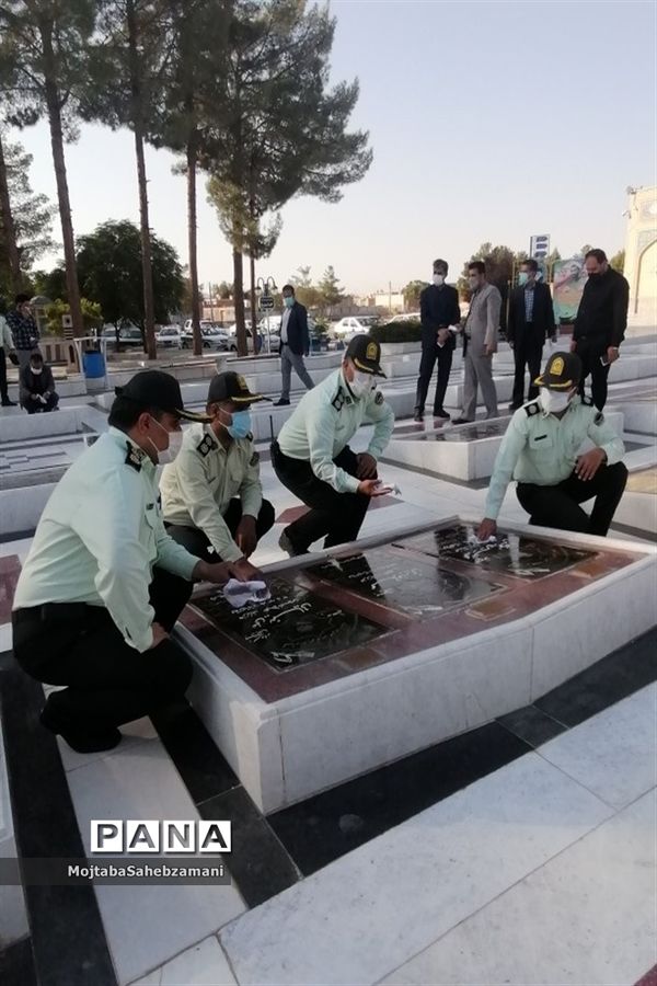 غبارروبی و عطر افشانی مزار شهدای آرامگاه شهید مدرس(ره) به مناسبت هفته دولت