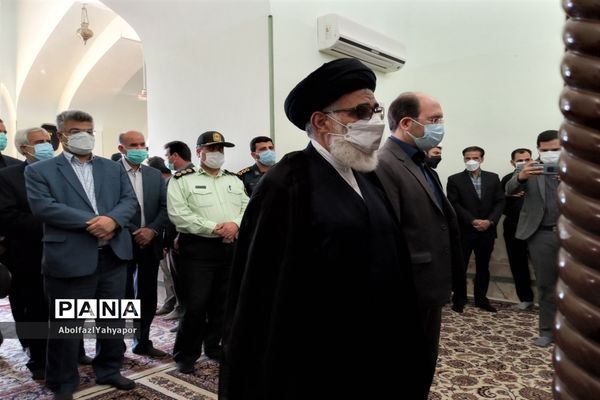 غبارروبی و عطر افشانی مزار شهدای آرامگاه شهید مدرس(ره) به مناسبت هفته دولت