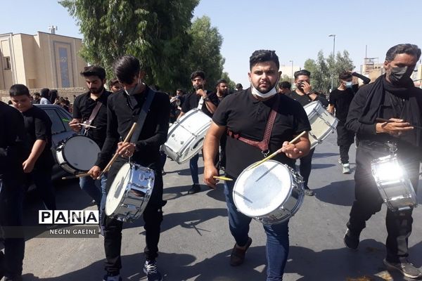 حرکت کاروان نمادین اسرای کربلا در قم