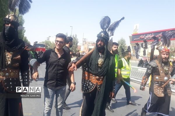 حرکت کاروان نمادین اسرای کربلا در قم