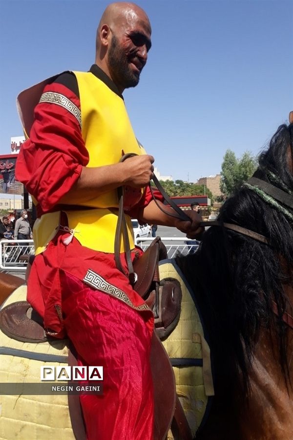 حرکت کاروان نمادین اسرای کربلا در قم