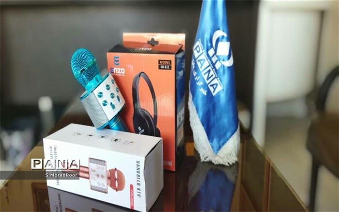 اهدای جوایز به دانش‌آموز_ خبرنگاران برتر چهارمحال و بختیاری