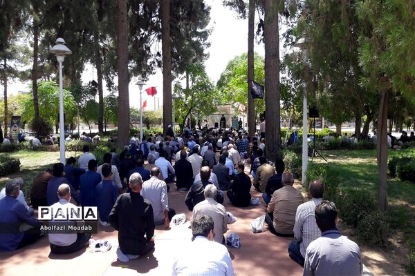 برگزاری نماز جمعه در فضای باز امامزاده سید حمزه شهرستان کاشمر