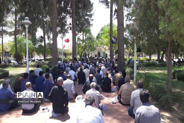 برگزاری نماز جمعه در فضای باز امامزاده سید حمزه شهرستان کاشمر