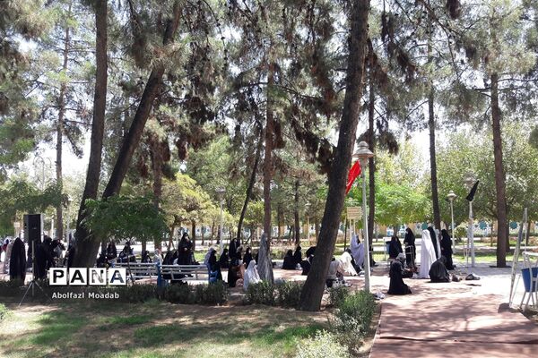 برگزاری نماز جمعه در فضای باز امامزاده سید حمزه شهرستان کاشمر