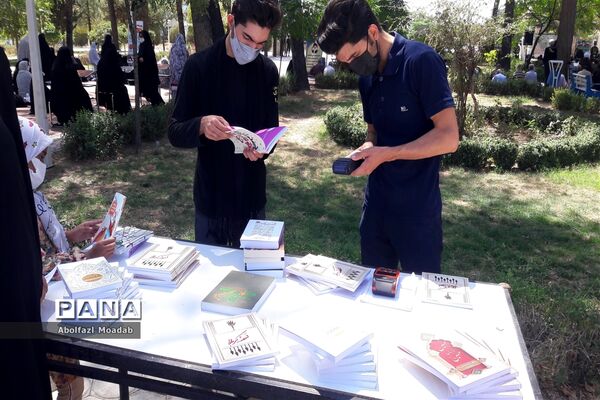 برگزاری نماز جمعه در فضای باز امامزاده سید حمزه شهرستان کاشمر