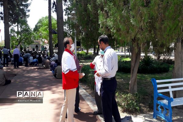برگزاری نماز جمعه در فضای باز امامزاده سید حمزه شهرستان کاشمر