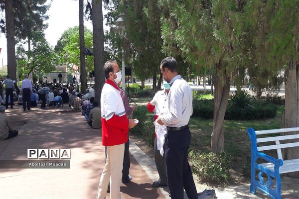 برگزاری نماز جمعه در فضای باز امامزاده سید حمزه شهرستان کاشمر