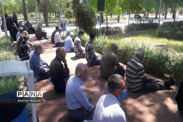 برگزاری نماز جمعه در فضای باز امامزاده سید حمزه شهرستان کاشمر