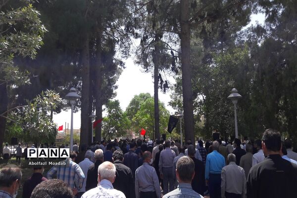 برگزاری نماز جمعه در فضای باز امامزاده سید حمزه شهرستان کاشمر