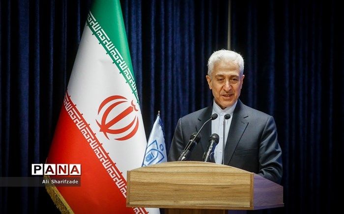 معاونان، وزیر جدید علوم را تا آخرین لحظه همراهی کنند