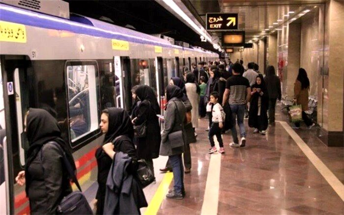 گشتی در ایستگاه‌های متروی تهران؛ اینجا برای کرونا هم جا نیست