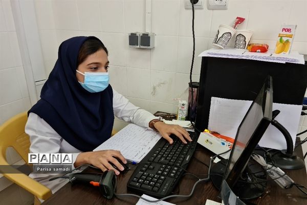 تزریق دوز دوم واکسن کرونا به فرهنگیان منطقه ۱۳ تهران