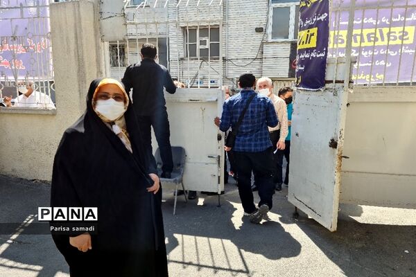 تزریق دوز دوم واکسن کرونا به فرهنگیان منطقه ۱۳ تهران