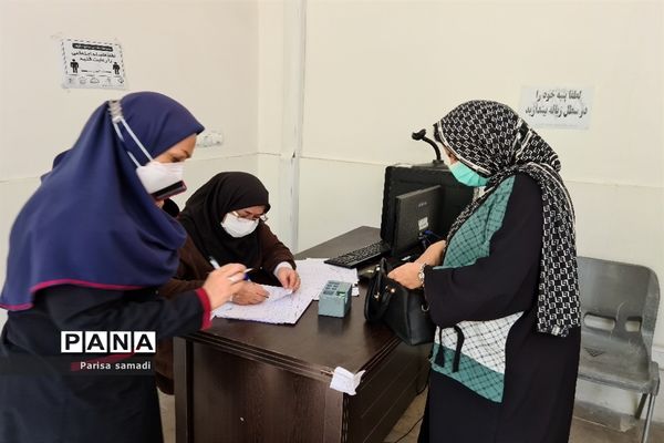 تزریق دوز دوم واکسن کرونا به فرهنگیان منطقه ۱۳ تهران