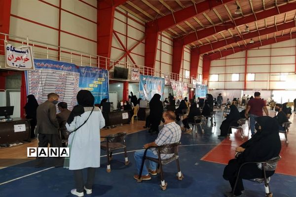 همکاری سازمان دانش‌آموزی شهرضا  با شبکه بهداشت شهرستان شهرضا در واکسیناسیون فرهنگیان