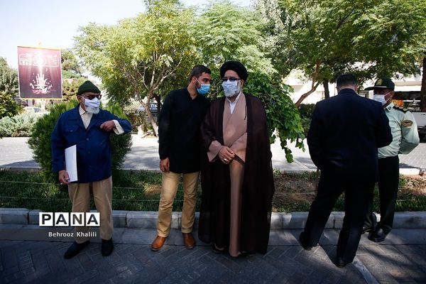 مراسم گلباران مزار شهدای هفدهم شهریور