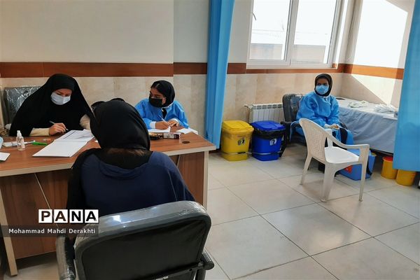 آغاز دوز دوم واکسیناسیون فرهنگیان در آموزش و پرورش ناحیه دو بهارستان