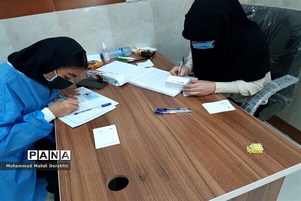 آغاز دوز دوم واکسیناسیون فرهنگیان در آموزش و پرورش ناحیه دو بهارستان