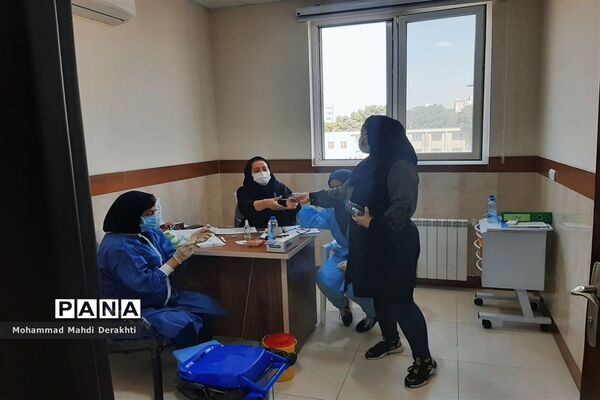 آغاز دوز دوم واکسیناسیون فرهنگیان در آموزش و پرورش ناحیه دو بهارستان
