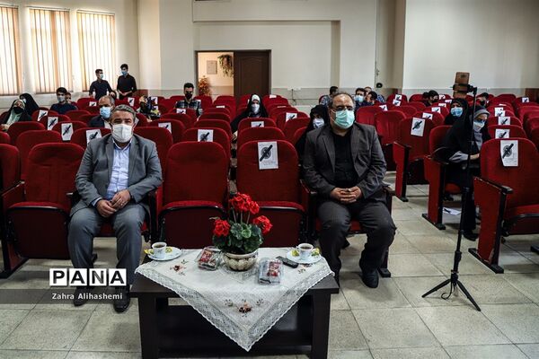 تجلیل از برگزیدگان کشوری مسابقات فرهنگی-هنری منطقه 17 تهران