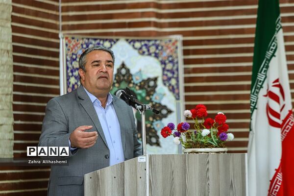 تجلیل از برگزیدگان کشوری مسابقات فرهنگی-هنری منطقه 17 تهران