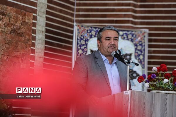 تجلیل از برگزیدگان کشوری مسابقات فرهنگی-هنری منطقه 17 تهران