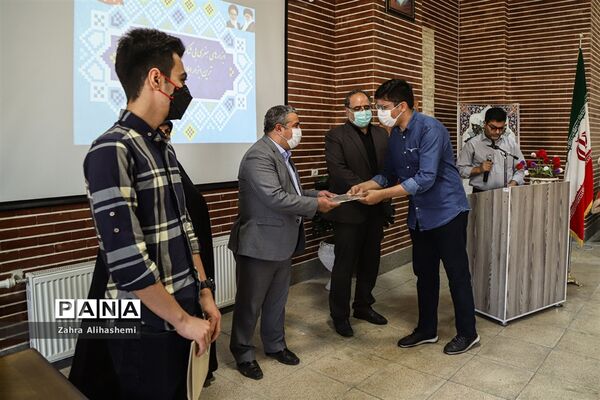 تجلیل از برگزیدگان کشوری مسابقات فرهنگی-هنری منطقه 17 تهران