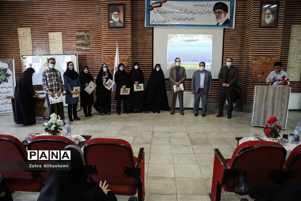 تجلیل از برگزیدگان کشوری مسابقات فرهنگی-هنری منطقه 17 تهران
