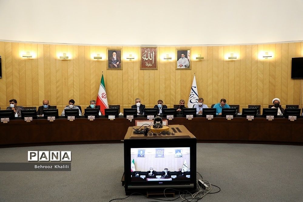 وزارت نیرو نگرانی مردم درباره آب و برق را برطرف کند