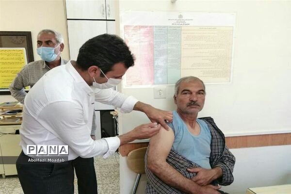 تزریق واکسن کرونا در روستای دهنو خلیل آباد