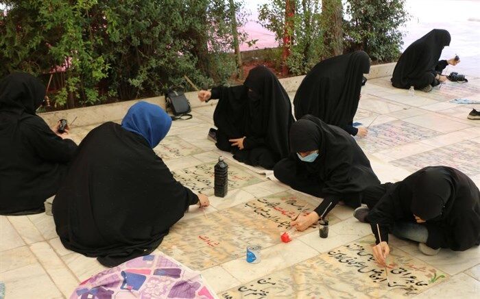 اجرای برنامه «سه شنبه‌های شهدایی» دختران دانشجو در گلزار شهدای قم
