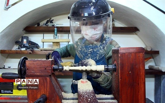 آشنایی با انواع چوب هاهمراه با پارسا قاضی/فیلم