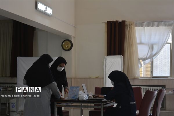 واکسیناسیون فرهنگیان ناحیه یک آموزش و پرورش مشهد در اردوگاه شهدای مدافع حرم