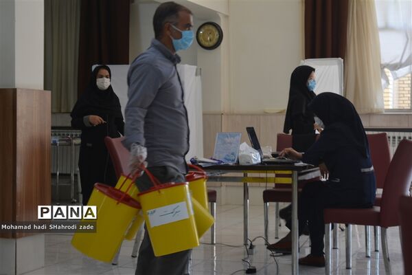 واکسیناسیون فرهنگیان ناحیه یک آموزش و پرورش مشهد در اردوگاه شهدای مدافع حرم